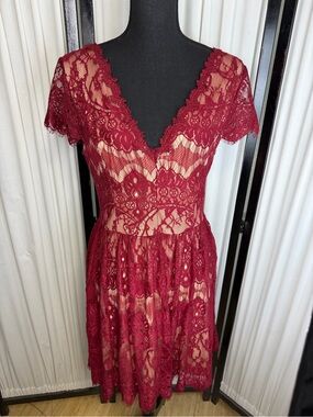 Women’s Burgundy Lace V-Neck Dress